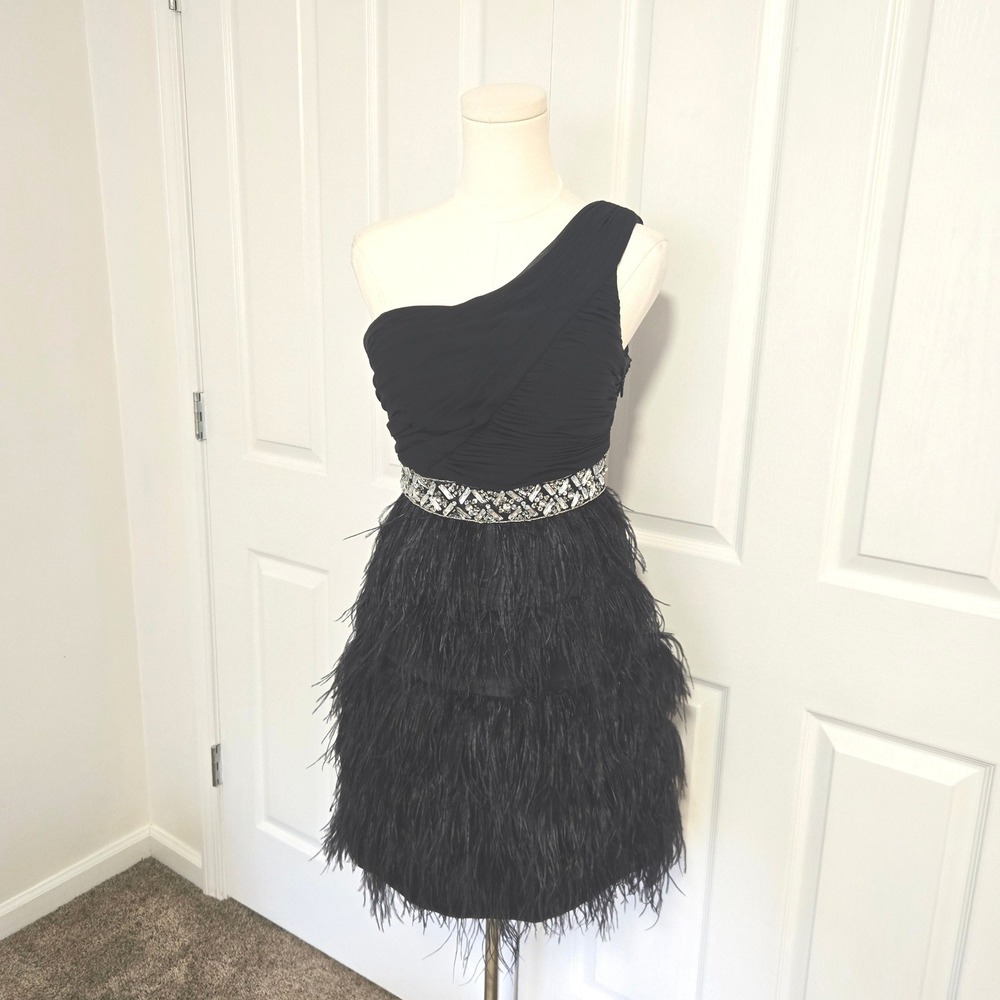 Bee Darlin Cocktail Dress Womens 7/8 Black One Shoulder Ostrich Feather Gem